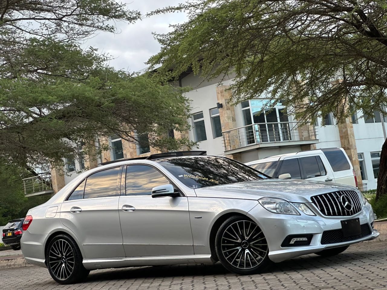 MERCEDES BENZ E CLASS